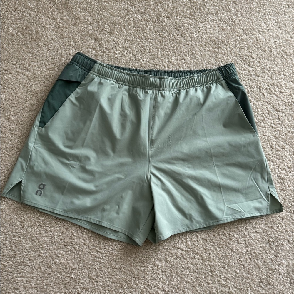 On Essential Shorts Women’s Moss/Ivy - XL NEW!